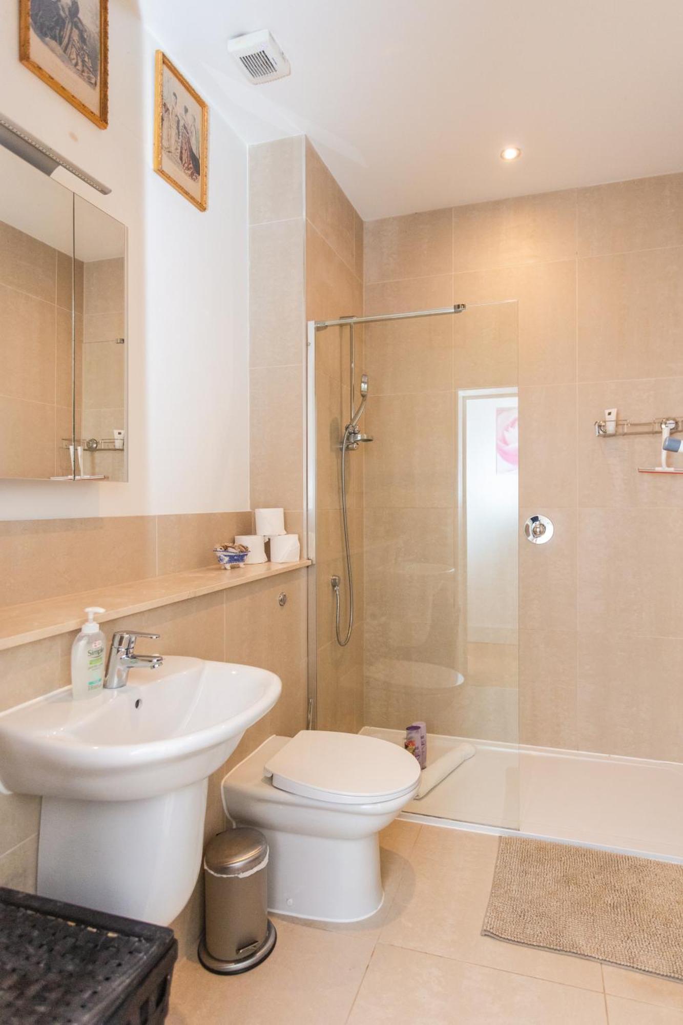 Homely 1 Bedroom Apartment In The Heart Of Vibrant Camden London Bagian luar foto